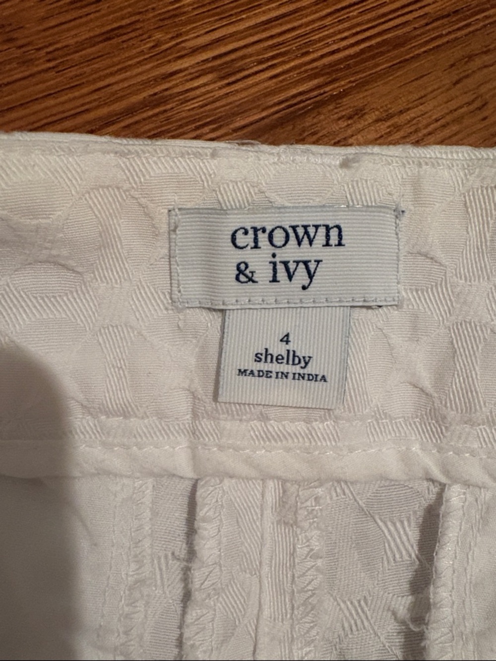 White Scallop-Hem Crown & Ivy Women's Shorts - Picture 2 of 5